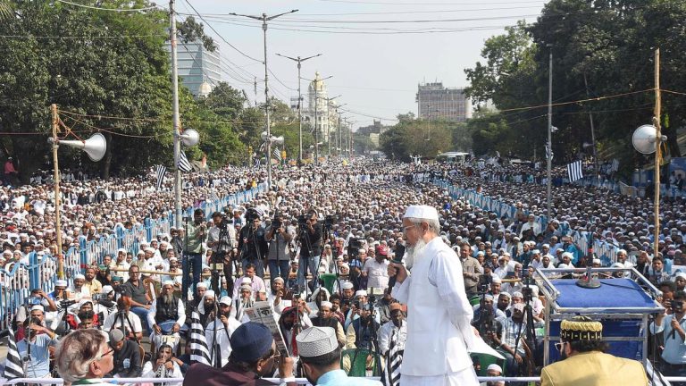 Muslim groups in Kolkata gathered on November 28, 2024, demanding the withdrawal of the proposed Waqf Amendment Bill. | Photo Credit: Debasish Bhaduri